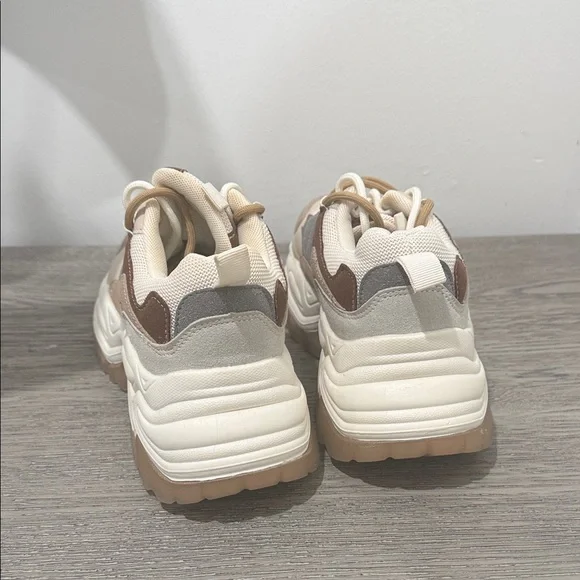 Madden Girl Women's Venomm Sneaker - Picture 5 of 5